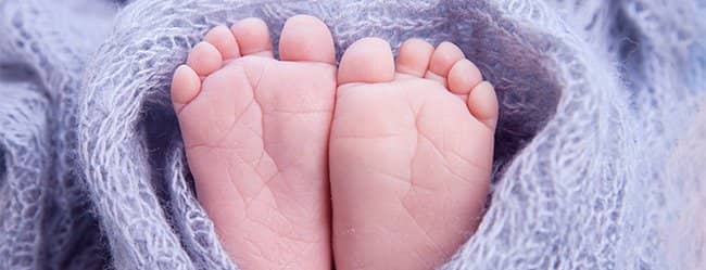 Babyfüsse als Bild für die Frage: "Bereit für ein Baby?"
